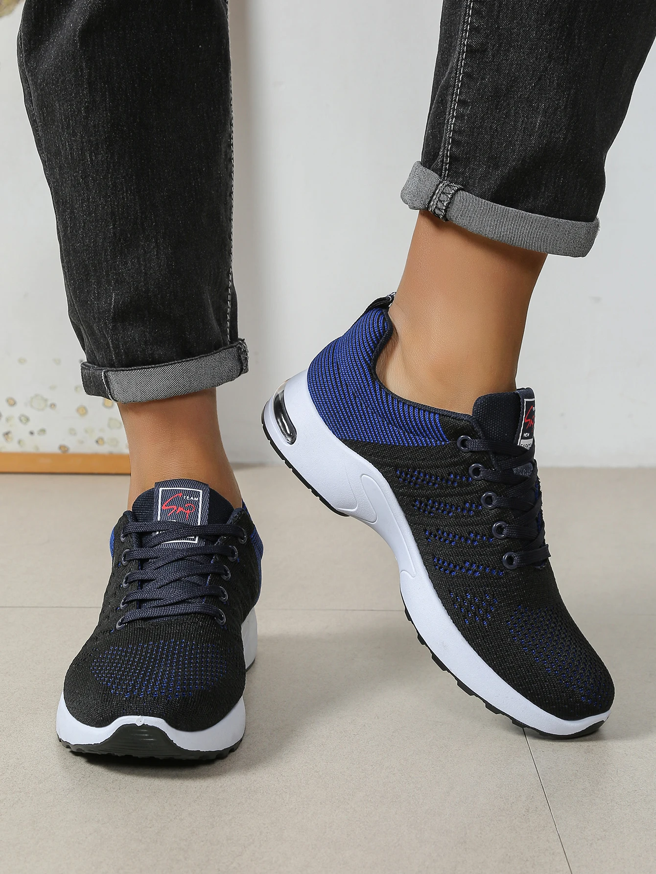 Men's casual sports shoes, breathable mesh lace-up versatile sports shoes